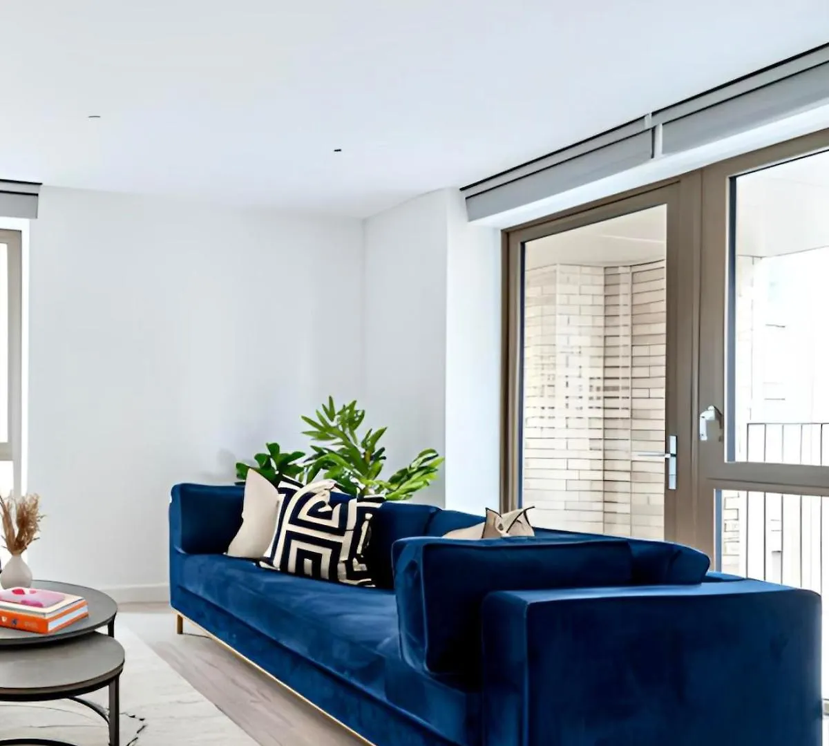 Contemporary City Living Chic Apartment In London